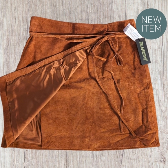 Blank NYC | Mud Pie Suede Skirt - Picture 2 of 4